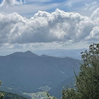 右には岩屋山かな？