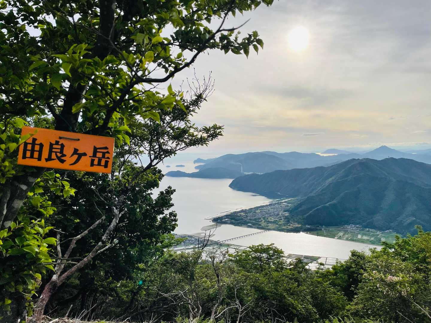 由良ヶ岳のプレートと海✨