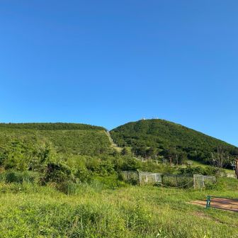 先ずはアンテナの立ってる山"女三瓶山"を目指します
