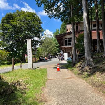 下山して本殿へ向かいます。