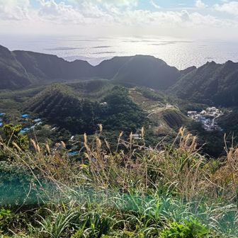 大凹部中間展望台から見た丸山