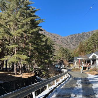 下山完了
あとは湖のほとりをトボトボ歩きます