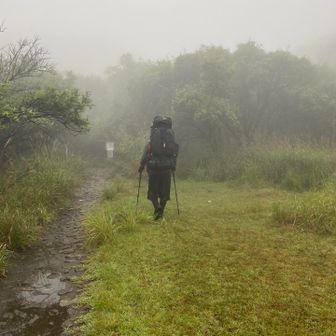 雨の中スタートします☔️
本日も旦那さまの後を追います