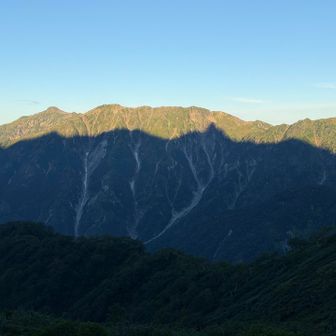抜戸岳・笠ヶ岳に移る穂高連峰！山々へ山々の影映る大パノラマ、我ここにありけり笑
