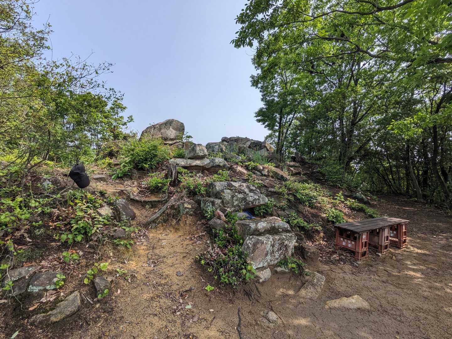 山頂ではなく展望㌽のようです

↗こちらからの景色は