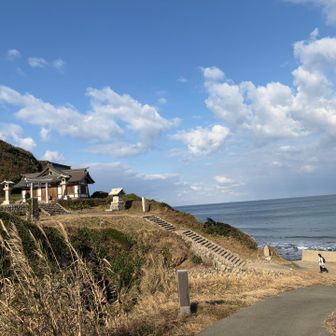 上陸できない沖ノ島を遥拝できる沖津宮遙拝所へ

素晴らしいロケーション✨