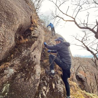 トシさんに、枝の位置を教えてもらい進みます