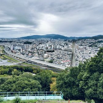 景色はいいのですが、すぐ後ろが車道なので景色をとったらすぐ動きます