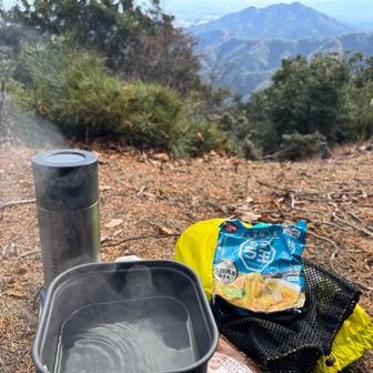 天気も景色も良い❣️非常食を入れ替えを兼ねてランチにしました😁