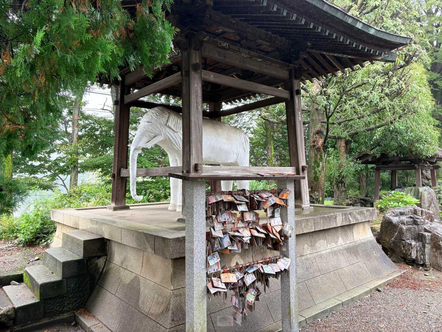 お久しぶりの像に挨拶してから…