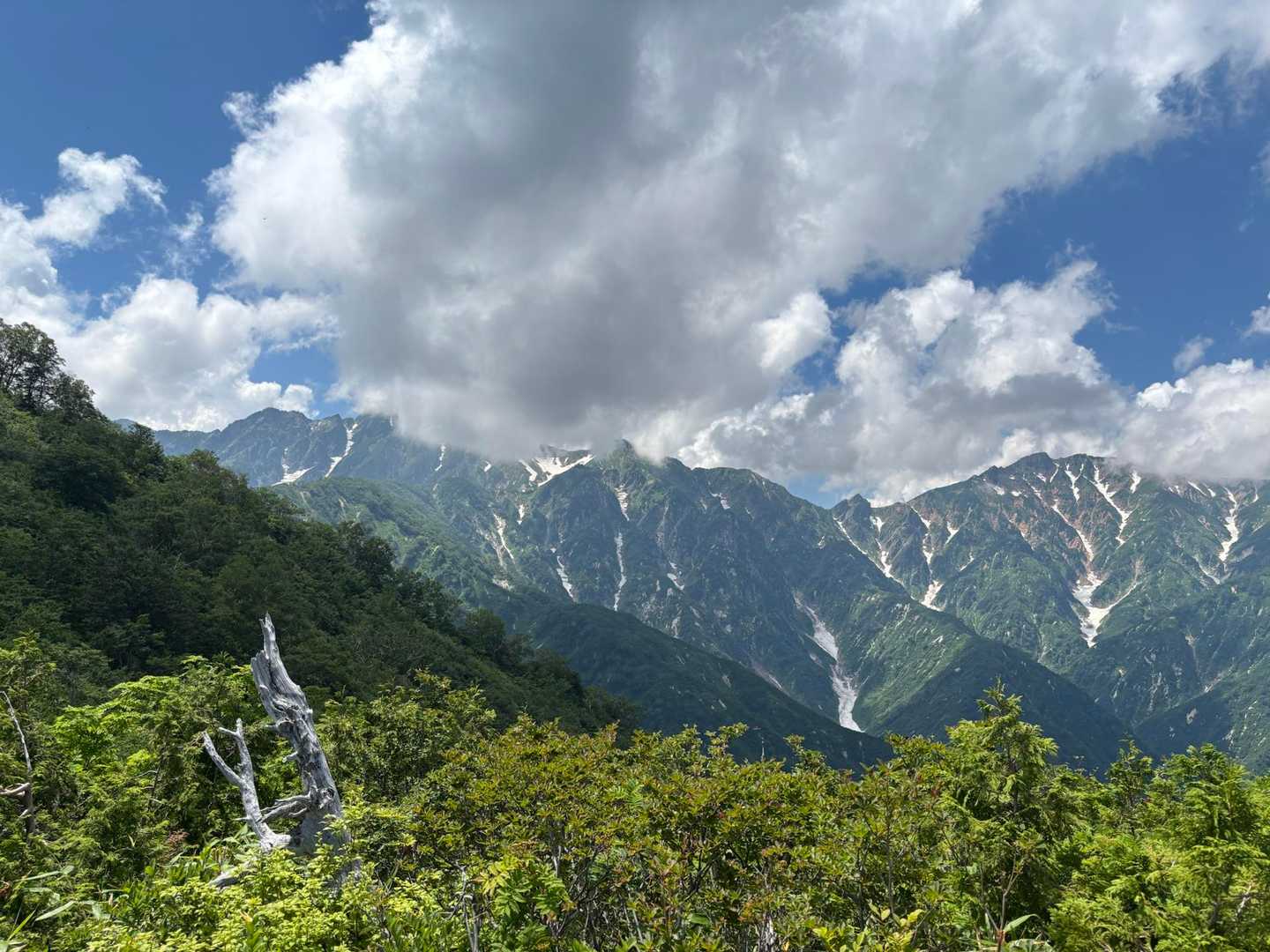 五竜岳には雲が
