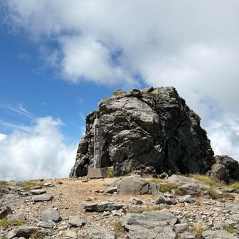化雲岳と大岩