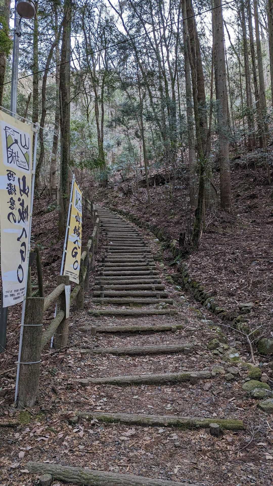最初は階段が続きます💨