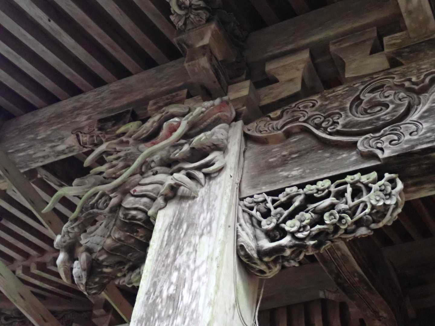 彫り物が素晴らしいので驚きました。
