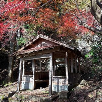 イスが片側潰れてました