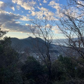 先に見えるのは鷲頭山かな。
まだまだ先