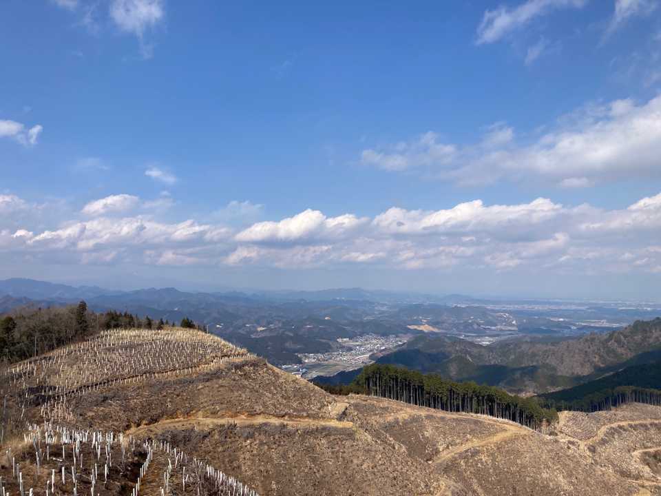 北東南方面への見晴らしばつぐん。