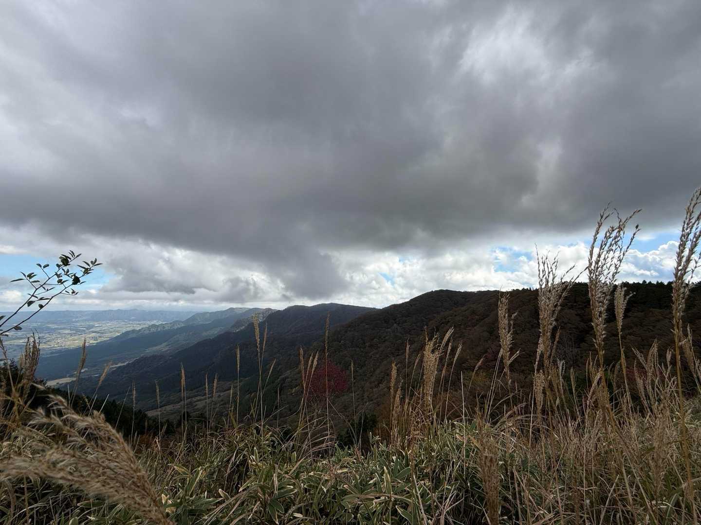 南外輪山縦走の山々　ガスってきた