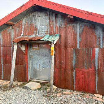 お世話になった農鳥避難小屋