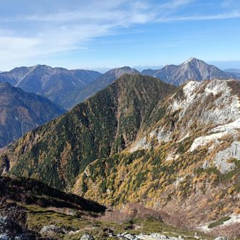 右奥が甲斐駒で左奥が仙丈かな。