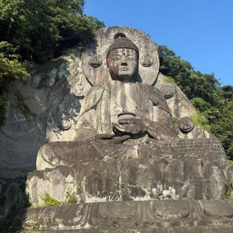 大仏さま。石像総高31M。
石像の大仏としては？日本で一番大きいみたい🙏
ご利益ありそう🥰