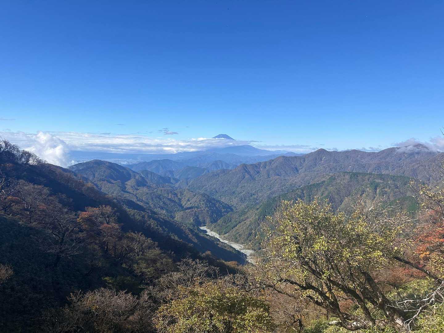 この景色を観ながらテクテク稜線歩きを満喫🤩