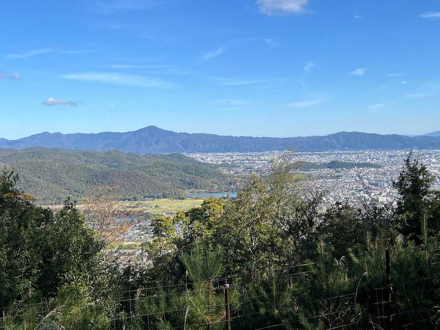 小倉山の展望所から比叡山・大文字山方面