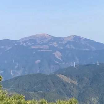 作礼山東峰　霞んでますが天山がよく見えます😊