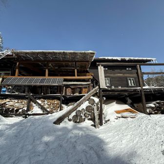 高見石小屋営業してる〜❣️