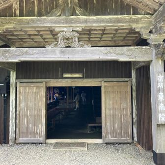 宿坊、休憩所　かわいい山伏さんも。