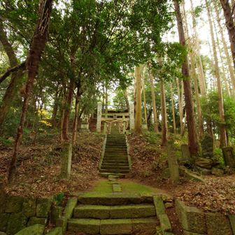 八幡宮の脇を通ればあと少し。