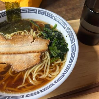 ラーメン1300円
全然腹一杯ならへん笑