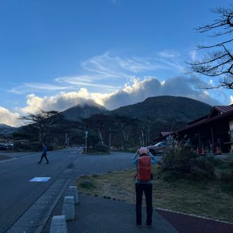 韓国岳山頂には、幻想的な雲が掛かっています。