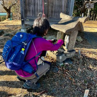 祠の扉を直すハレちゃん😊
お不動さんも喜んでる❣️
