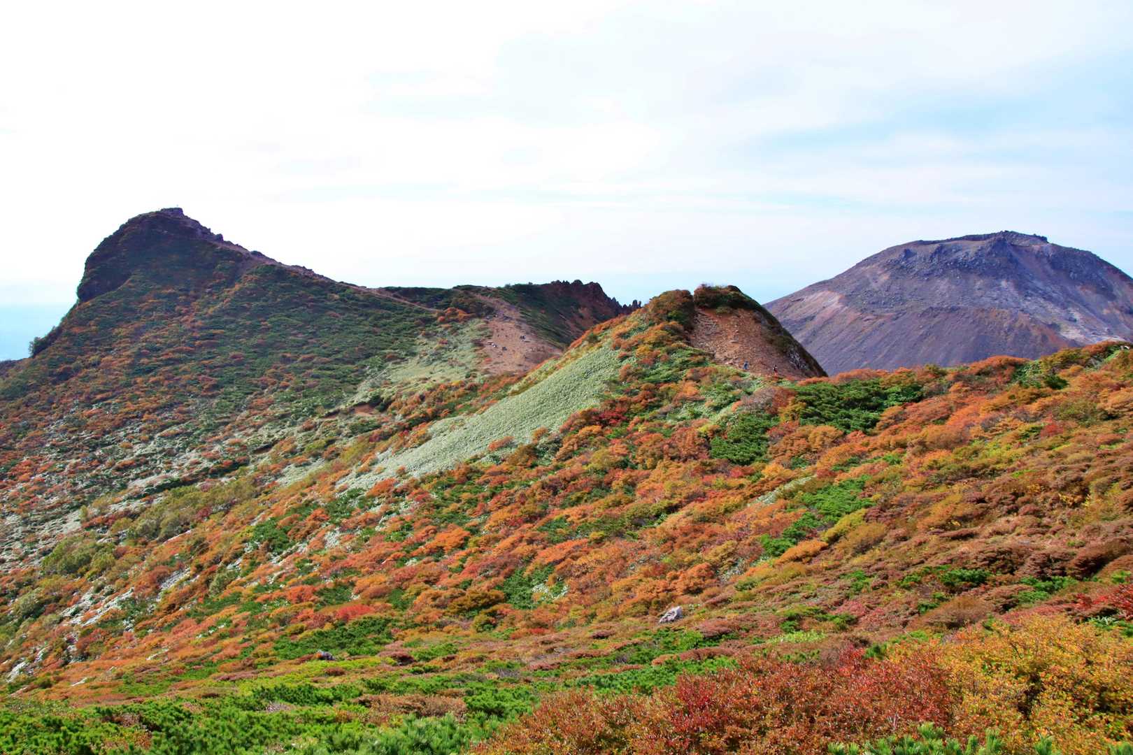那須岳の紅葉始まる🍆🍁（朝日岳・1900m峰） / t-yanさんの茶臼岳
