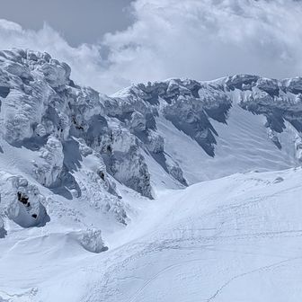 外輪山も歩いてみたいがまずは七高山へ😆