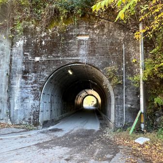 トンネルを抜けると…
