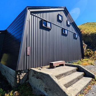 茂倉避難小屋🛖