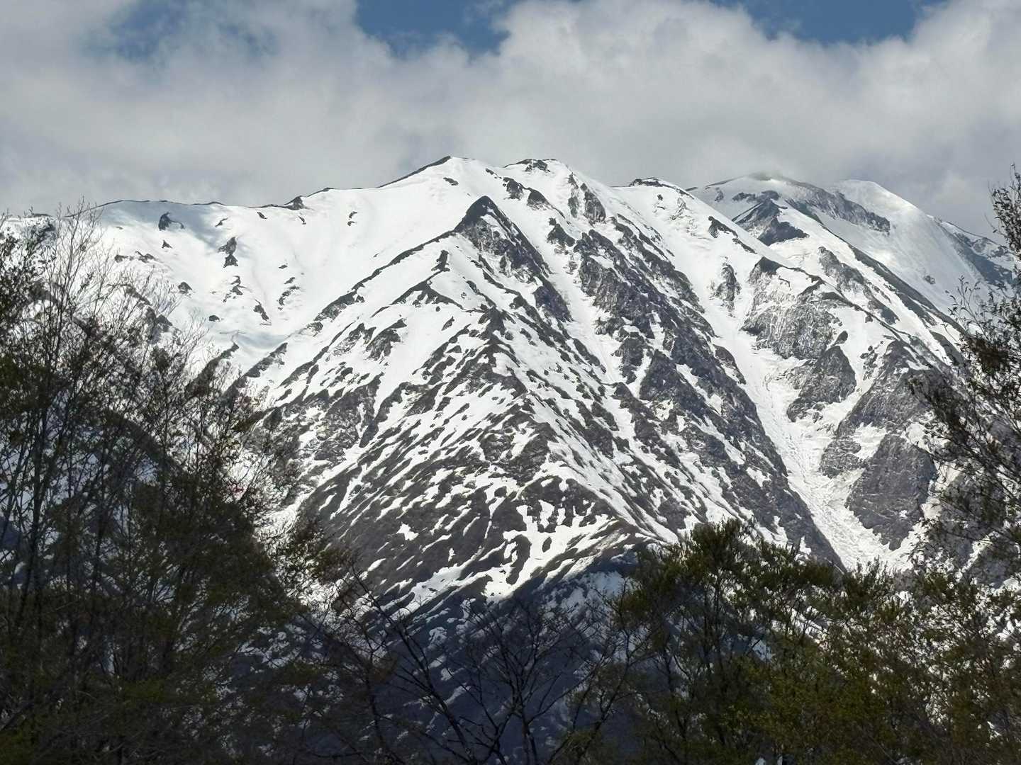 飯豊山　かっこいい✨

眺めながら、登れるの最高ーー