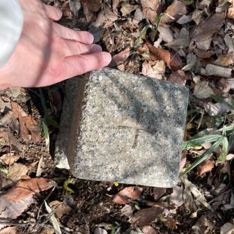 △御嶽山
山頂はルートから少し外れた所