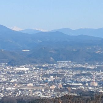 左、笠置山の横は白い間ノ岳の様です？