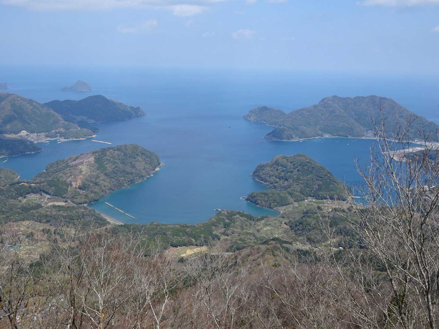 てっぺん到着🙌🏻
海が見える山はいいなー😊