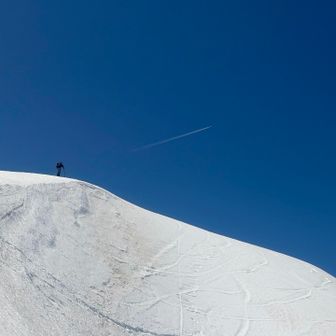 🏂のといさんはおかわりで
ここからもう一本
　こんなとこから滑れるのカッコいい✨