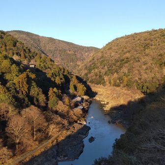 阪急嵐山駅発→展望台へ

通常、登山客みなさんは駅前から清滝までバスを使います。清滝トンネル危ないし。

私は観光を兼ねているので、観光スポットによりながら登山口まで歩きます。