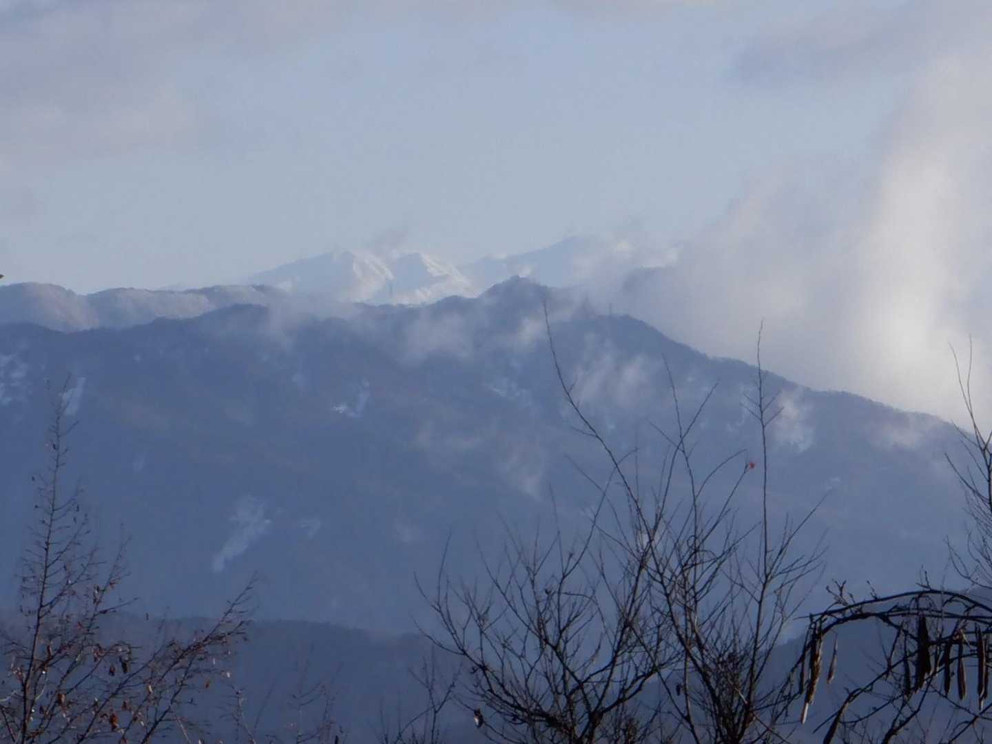 小文殊の下で四塚山と大汝が見えました🏔