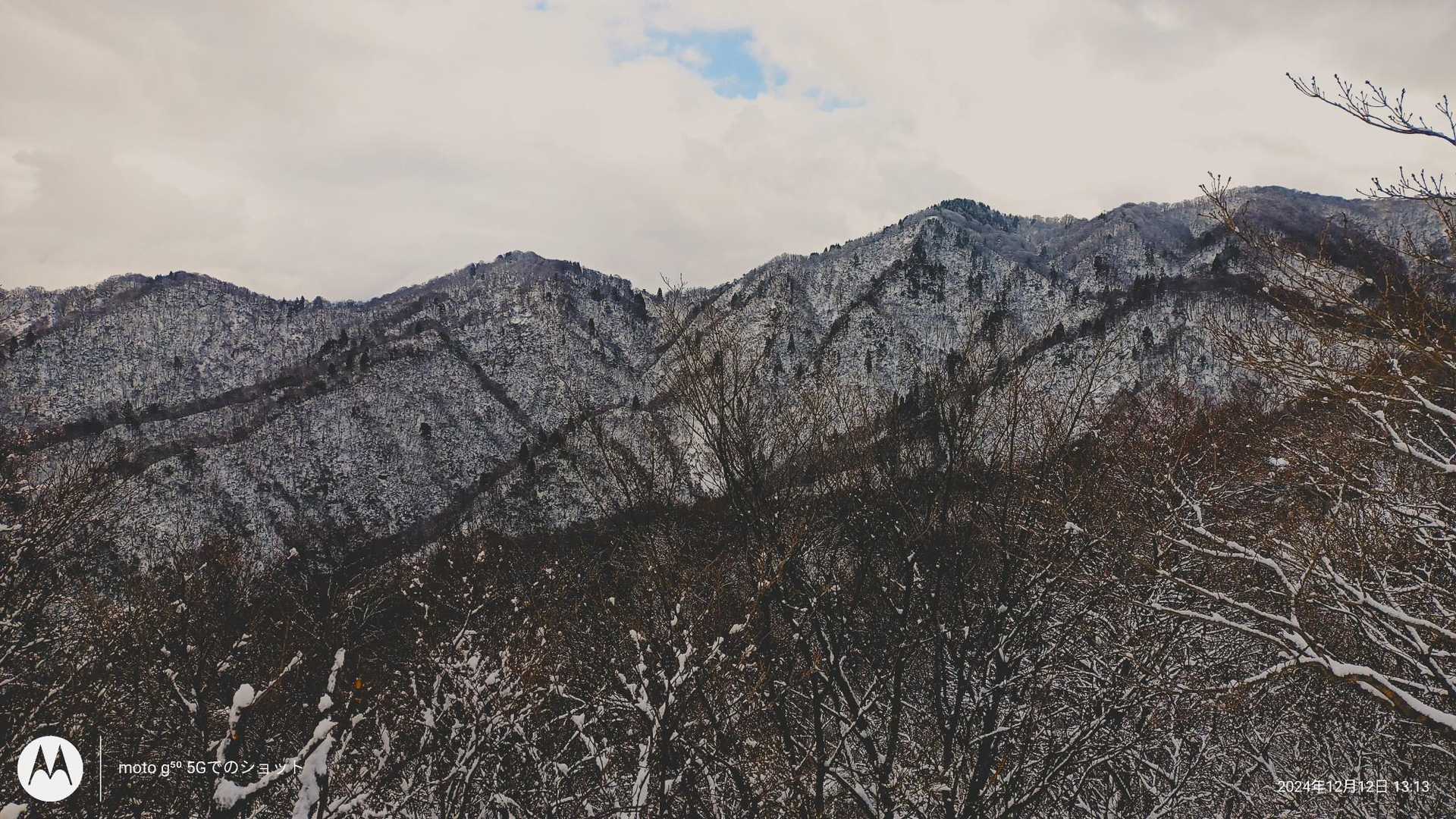 この時点で白く見えるって事は確実に雪道になってる。少しならあんなに白くは見えないはず。