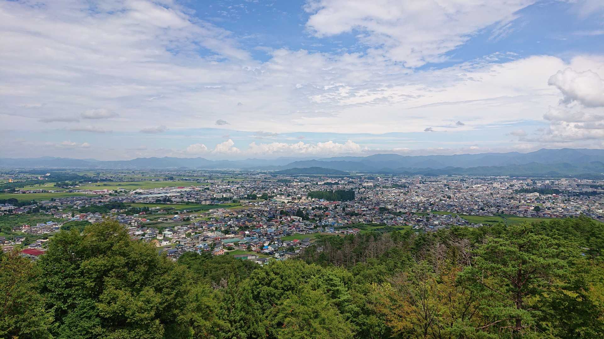 御成山公園からの米沢市街
大分気温が上がった感じがします🥵