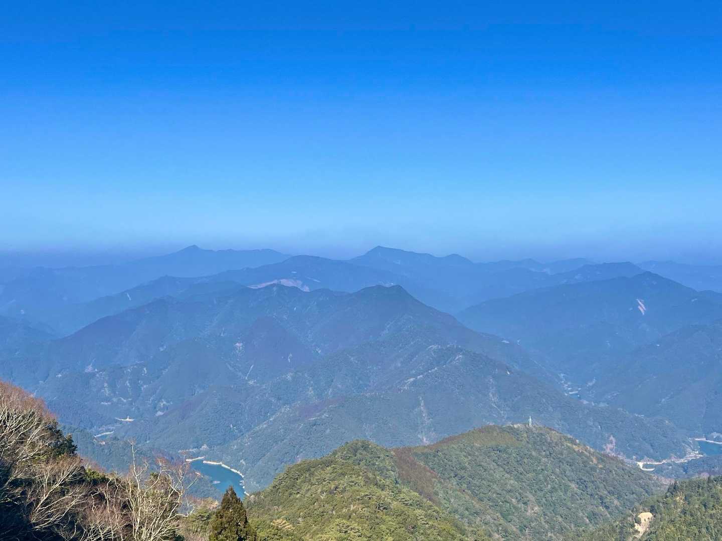 途中の眺望ポイント🔭
米良三山が見えてるはずꙬ⟡どれどれ…