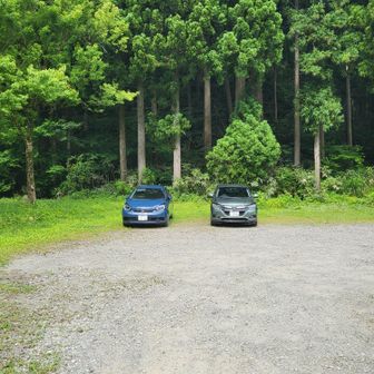 １０台以上いけそうな広い駐車場です。簡易トイレあり。