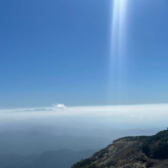 左に西吾妻山
